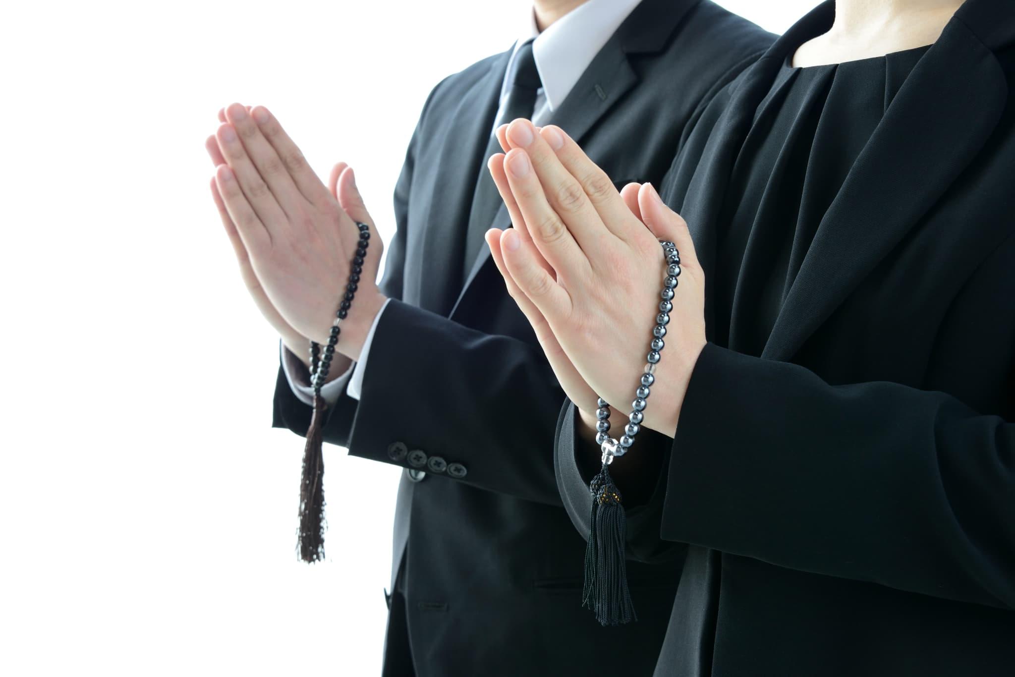 合掌する僧侶の手